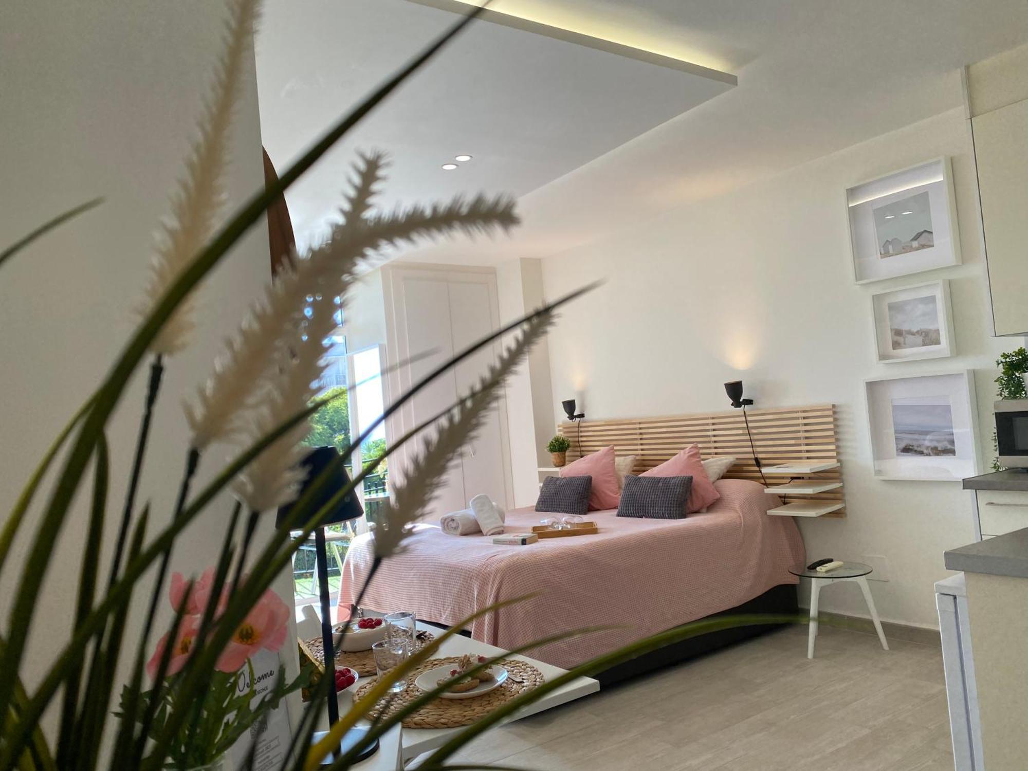 Studio With Views Next To Puerto Marina The Green Door 贝纳尔马德纳 外观 照片