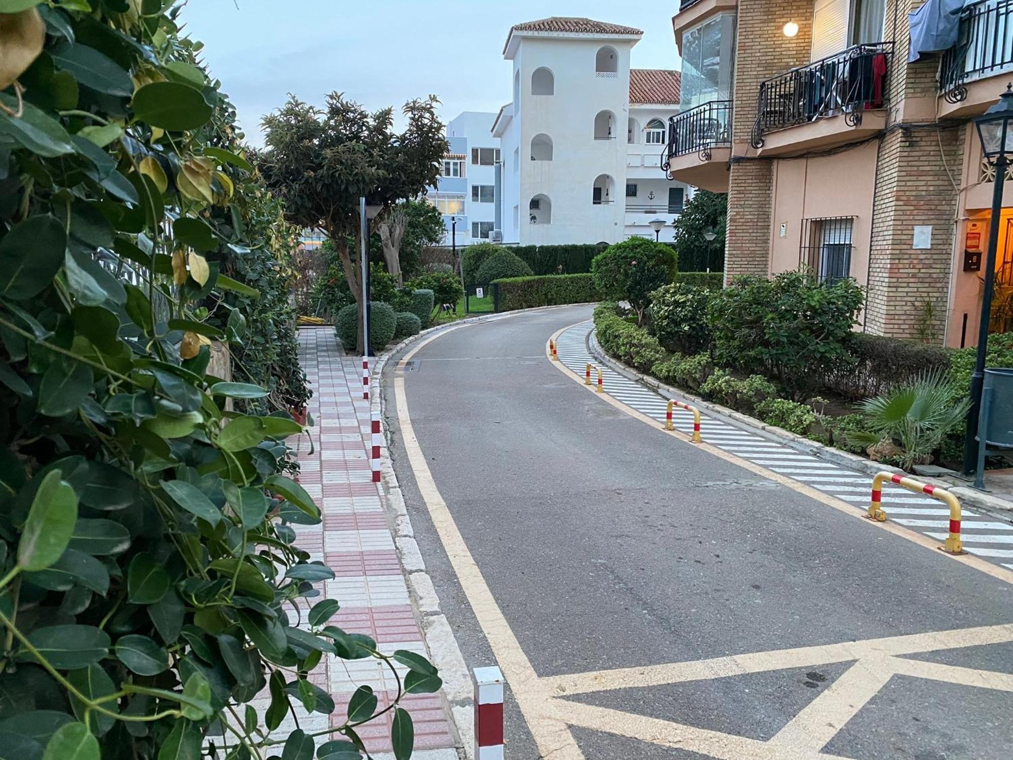 Studio With Views Next To Puerto Marina The Green Door 贝纳尔马德纳 外观 照片